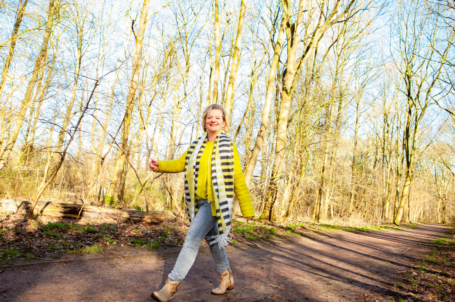 Elmie Zandbergen wandelend